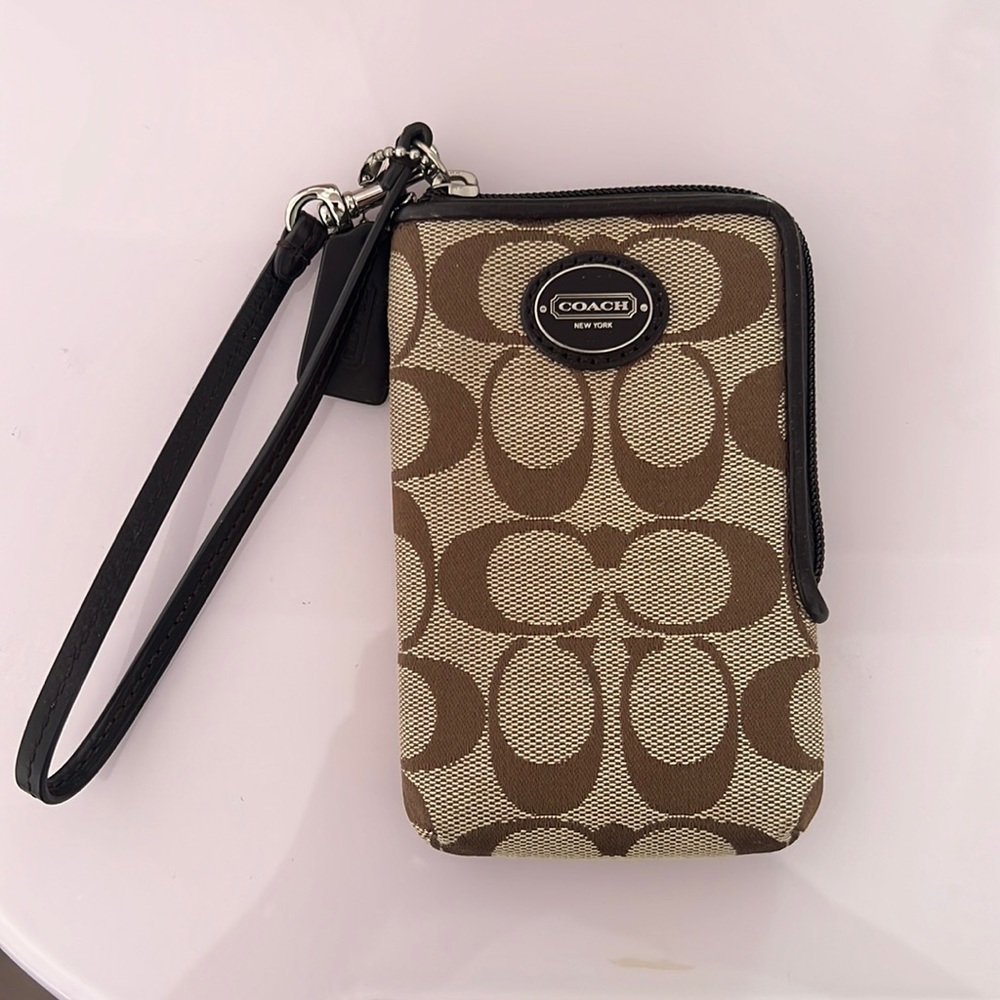Coach wristlet in *LIKE NEW*